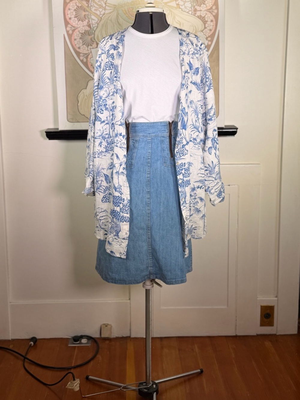 Joie‎ white blue Tropica floral print  top mother of pearl buttons 100% linen 2x